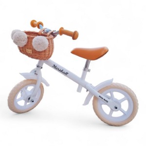 Wiklinowy koszyk na rower biegowy naturalny na paski Dumpy MINI z pomponami.