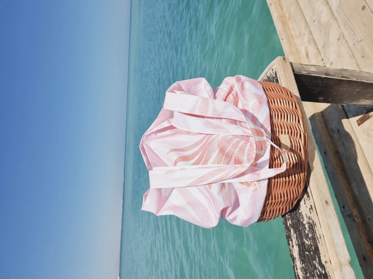 Wiklinowa torba plażowa różowe liście