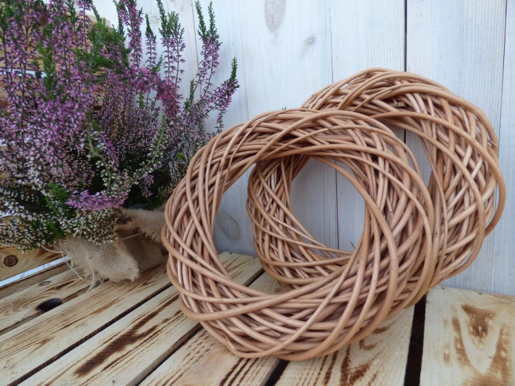 Wiklinowy wianek puchaty 40cm